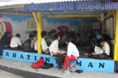 Meski Lesehan, Siswa SDN Bangunrejo Kini Sudah Bisa Belajar di Aula 