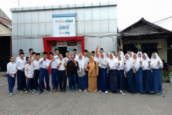 Kunjungi Harian Jogja, SMP Islam Ar Risalah Bantul Belajar Proses Produksi Berita