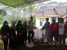 Pilah Sampah di Rumah, Keluarga di Desa Karangsari Wonosobo Mendapat Sertifikat