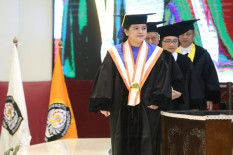 Puan Maharani Meraih Anugerah Doctor Honoris Causa Undip