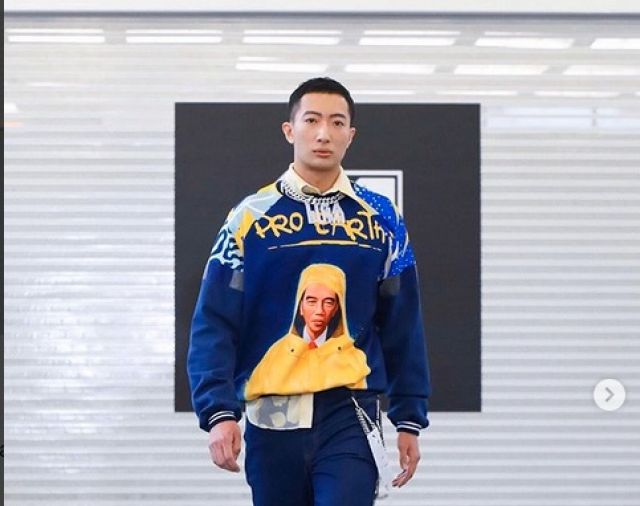 Wow, Wajah Jokowi dan Susi Pudjiastuti Muncul di Catwalk New York Fashion Week 2020