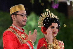Berawal di Singapura, Begini Kisah Cinta Danny Rukmana dan Istri hingga Sampai ke Pelaminan