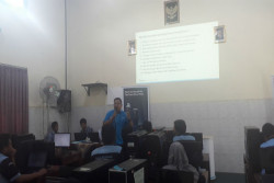 Siswa SMKN 3 Jogja Belajar Fiber Optik