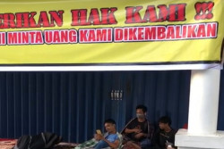 Merasa Uang Rp2 Miliar Raib, Nasabah Menginap di Kantor Bank Tuntut Uang Kembali