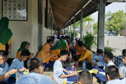 Diet Plastik, Siswa SMPN 6 Jogja Diwajibkan Membawa Botol Minum Isi Ulang