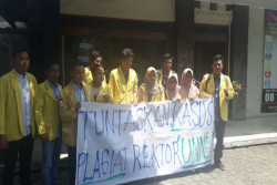 Desak Kasus Dugaan Plagiat Rektor Dituntaskan, BEM Unnes Datang ke Jogja