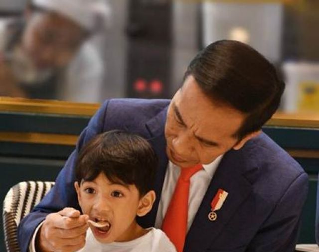 Intip Kebersamaan Mbah Jokowi dengan Jan Ethes