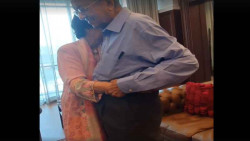Muhyiddin Yasin Dilantik jadi PM Malaysia, Mahathir Dipeluk Istri 