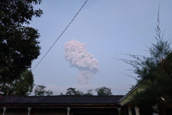 Hujan Abu di Boyolali, Ini Foto-foto Dampak Erupsi Merapi Selasa, 3 Maret 2020