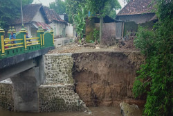 Proyek Mencurigakan, Setahun Talut di Panggungharjo Dua Kali Ambrol