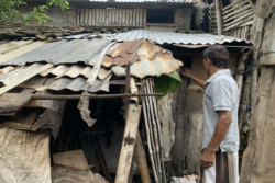 Kakak Beradik Idap Gangguan Mental Tinggal di Kandang Ayam