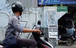 Bisnis Lancung Jasa Bikin Skripsi Libatkan Guru SMA hingga Dosen