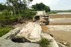 Hujan Angin di Gunungkidul, Pohon Tumbang dan Talud Ambrol