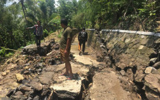 Hujan Lebat, Dinding Saluran Kali di Nanggulan Ambrol