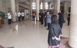 Mengharukan, Seperti Ini Upacara Penghormatan untuk Guru Besar UGM, Prof Iwan yang Meninggal karena Covid-19