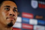 Smalling Rela Potong Gaji Biar Tetap di Roma
