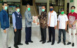 Atasi Corona, UAD Distribusikan 1,5 Ton Beras & Ratusan Botol Hand Sanitizer