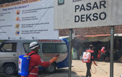 Penyemprotan Pasar Tradisional Terus Ditingkatkan 