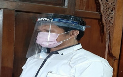 UGM Kebanjiran Pesanan Pelindung Wajah