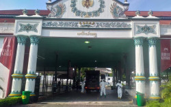 Cegah Corona, Kraton Jogja Disemprot Disinfektan