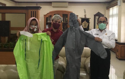 UMKM Kulonprogo Ubah Haluan Produksi Baju Hazmat