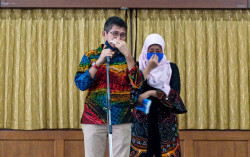 Ucapkan Salam Perpisahan, Langgeng Menangis Terisak