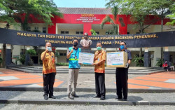 PLN Donasikan 2.000 Masker Kepada Petugas Medis