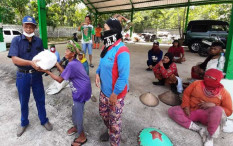 Forum Wisanggeni Bagikan Sembako ke Masyarakat