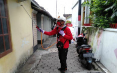 Putus Rantai Persebaran Covid-19, PDI Perjuangan Jogja Semprotkan Disinfektan