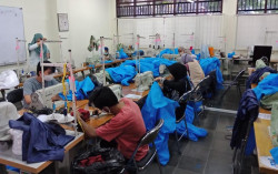 Wow, Mahasiswa Busana UNY Produksi APD secara Massal