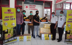 Extra Joss & PMI Salurkan 2.000 APD untuk Tenaga Medis