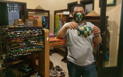Masker Geblek Renteng, Masker Asli Buatan Pembatik Kulonprogo