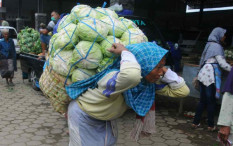 Ini Dia Potret Nasib Buruh Gendong di Tengah Deraan Pandemi