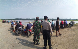 Pasir Disedot dari Seberang, Warga Poncosari Demo