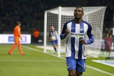 Menyanyi tentang Corona, Salomon Kalou Diskors Hertha Berlin