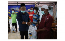 Subardi Serahkan Bantuan untuk Kampung Kelahirannya