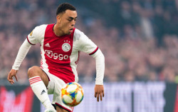 Bek Ajax Tolak Pinangan Bayern Munchen