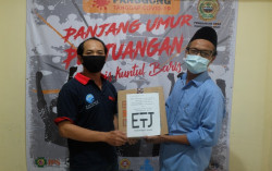 Perhimpunan Eropa untuk Indonesia Maju Distribusi Paket Sembako ke Warga Desa