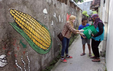 Gandeng Harian Jogja, Alfamidi Bagikan Paket Sembako