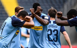 Cara Pemain Bundesliga Rayakan Gol: Cari Aman Sampai Kelepasan Cium Teman
