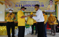 Bahagianya PKL Malioboro Terdampak Covid-19 Dapat Bantuan Paket Sembako