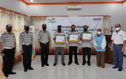 PLN UP3 Magelang Berikan Sembako untuk Awak Pengemudi Angkot Kota Magelang