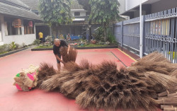 Ada Pandemi Corona, Narapidana Rutan Kelas II B Wates Lancar Bikin Alat Kebersihan