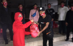 Bantu Warga Terdampak Pandemi Corona, DPC PDI Perjuangan Kota Jogja Bagikan 3.033 Paket Sembako