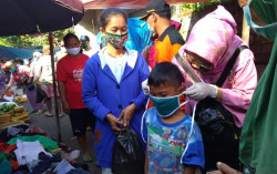 Pedagang Disarankan Jangan Layani Pembeli yang Tak Pakai Masker