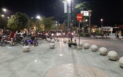 Pandemi Covid-19: Bosan di Rumah Saat Malam Lebaran, Banyak Orang Nongkrong di Alun-Alun & Penuhi Jalanan Jogja 