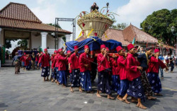 Arak-arakan Ditiadakan, Ubarampe Gunungan Tetap Dibagikan