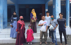 Berbagi 'Opor Ayam' untuk Anak Rantau di Tengah Pandemi