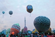 Balon Udara Raksasa Jatuh di Landasan Bandara Ahmad Yani Semarang, Bahayakan Penerbangan