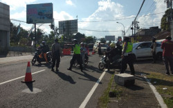Ziarah Leluhur hingga Jalan-Jalan Jadi Alasan Masyarakat Lintasi Perbatasan DIY